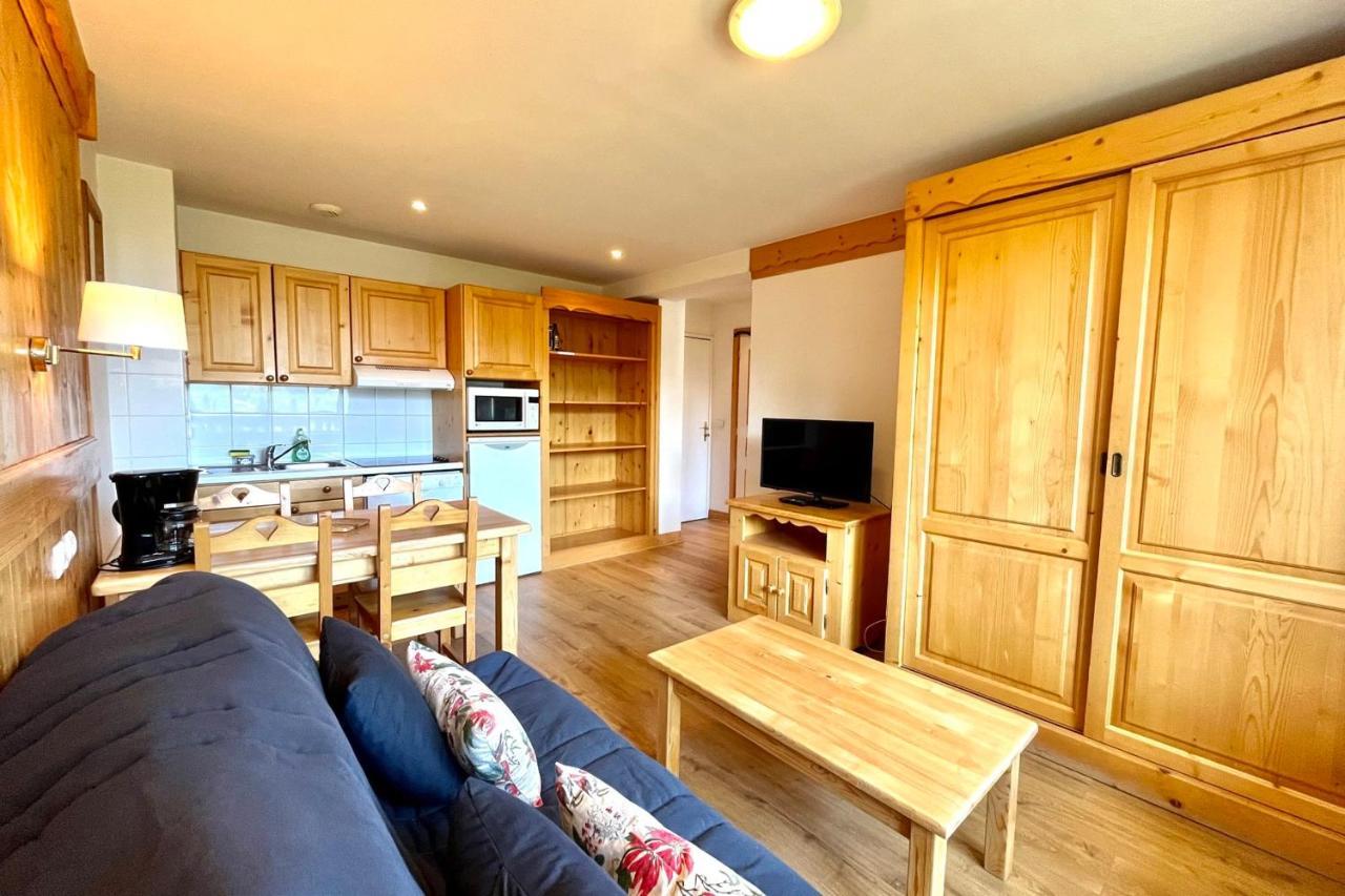 Cosy Chalet With Terrace コンブルー エクステリア 写真