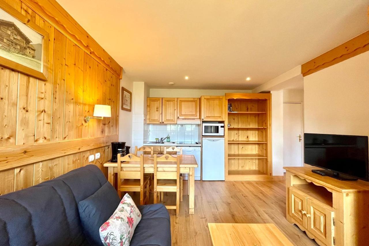 Cosy Chalet With Terrace コンブルー エクステリア 写真